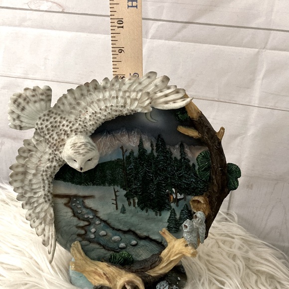 Snow Owl Resin Plate & Stand - Picture 11 of 13